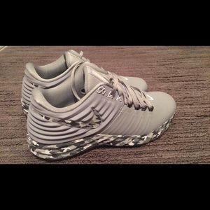 Mike Trout’s Lunar 2 Turf - men’s size 6